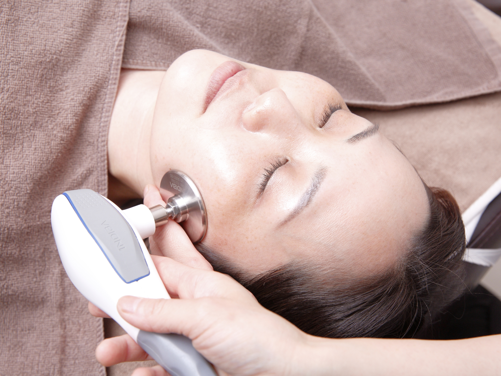 フェイシャル施術イメージ2